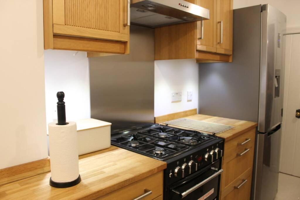 Luxury Townhouse In Town Centre, Views, River Walk, Free Parking Шрусбери Экстерьер фото