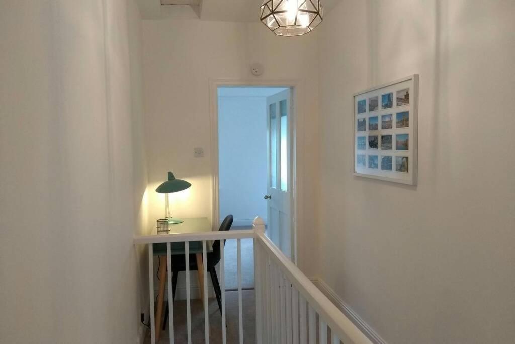 Luxury Townhouse In Town Centre, Views, River Walk, Free Parking Шрусбери Экстерьер фото