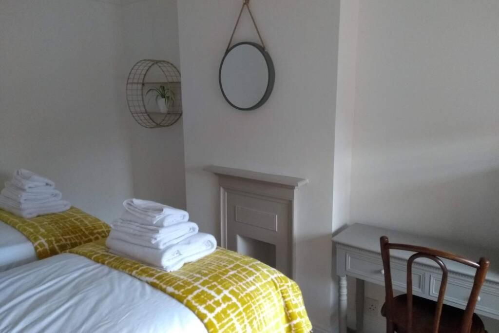 Luxury Townhouse In Town Centre, Views, River Walk, Free Parking Шрусбери Экстерьер фото