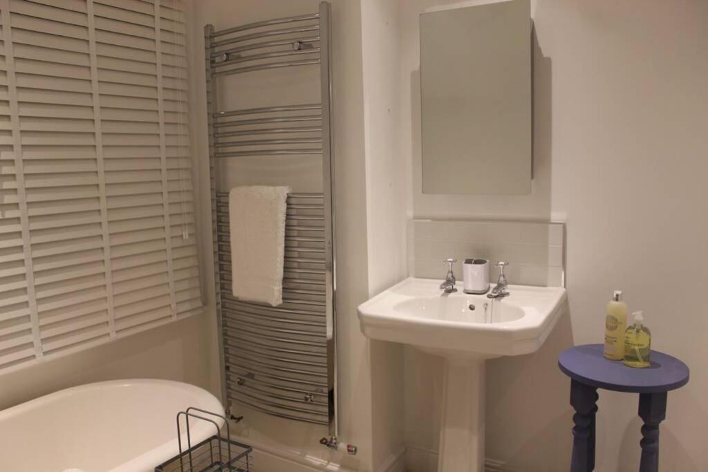 Luxury Townhouse In Town Centre, Views, River Walk, Free Parking Шрусбери Экстерьер фото