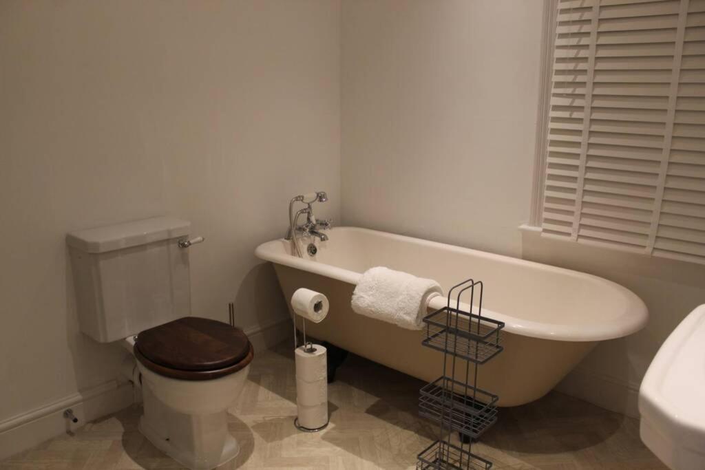 Luxury Townhouse In Town Centre, Views, River Walk, Free Parking Шрусбери Экстерьер фото