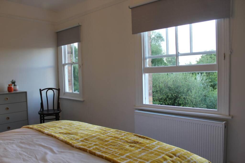 Luxury Townhouse In Town Centre, Views, River Walk, Free Parking Шрусбери Экстерьер фото