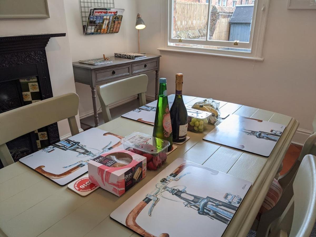 Luxury Townhouse In Town Centre, Views, River Walk, Free Parking Шрусбери Экстерьер фото